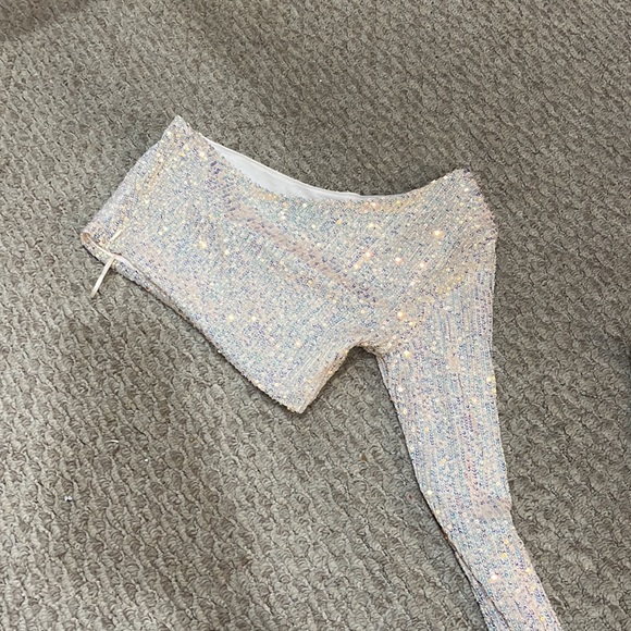 Adika One Sleeve One Shoulder Sequin Crop Top - Picture 2 of 2